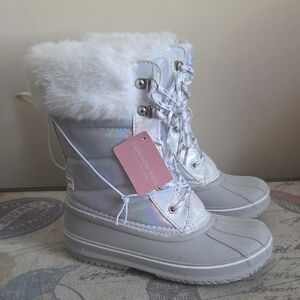 London Fog Iridescent Silver Boots with White Faux Fur